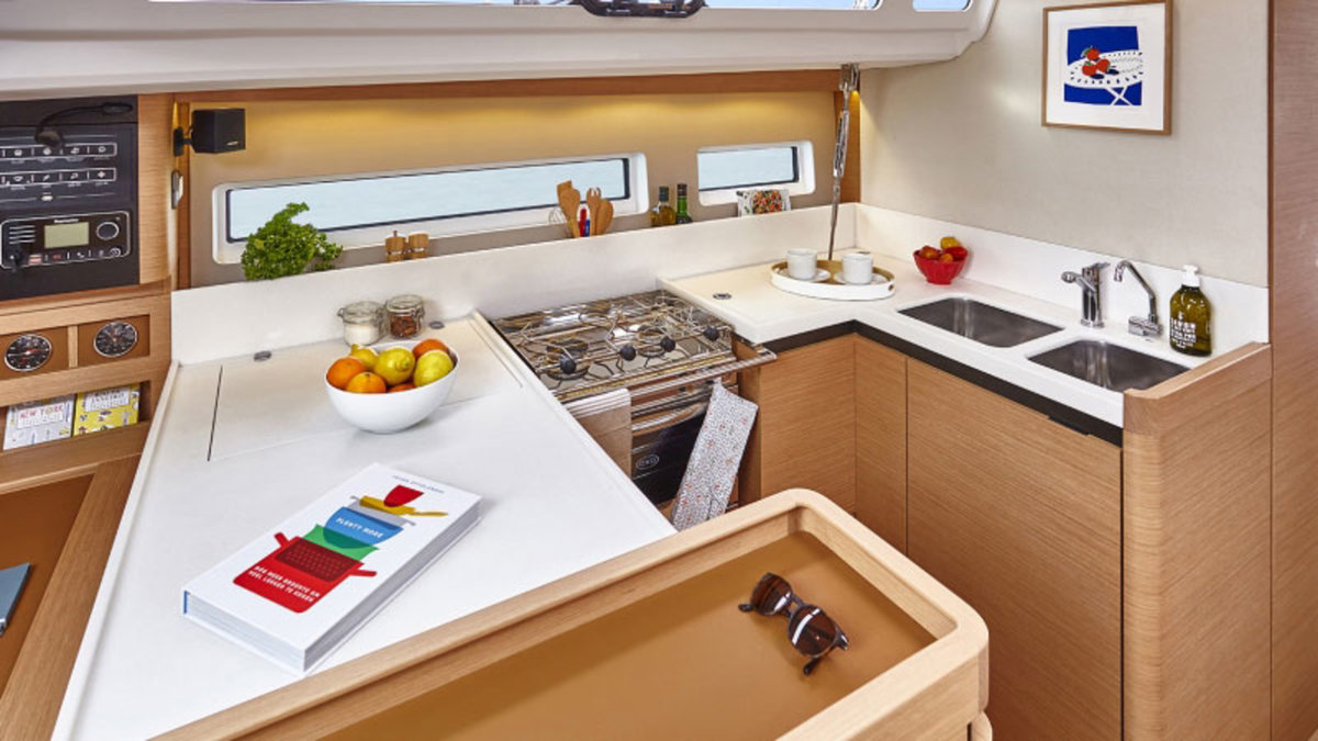 Photo #8 - Sun Odyssey 440 () in Cannigione - 9908