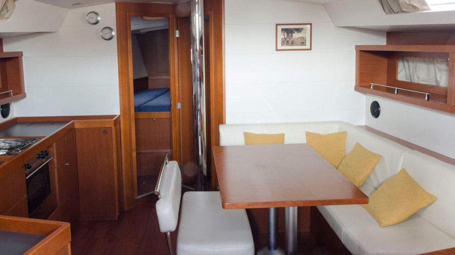 Photo #5 - Oceanis 45 () in Procida - 13329