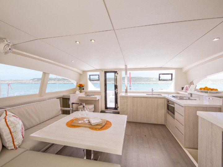 Photo #5 - Leopard 40 () in Marina - 10373