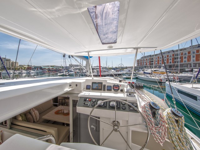 Photo #9 - Leopard 40 () in Marina - 10373