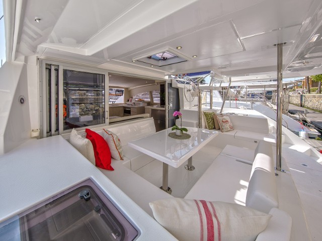 Photo #11 - Leopard 40 () in Marina - 10373
