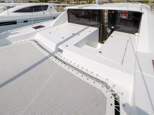 Photo #7 - Leopard 40 () in Marina - 10373