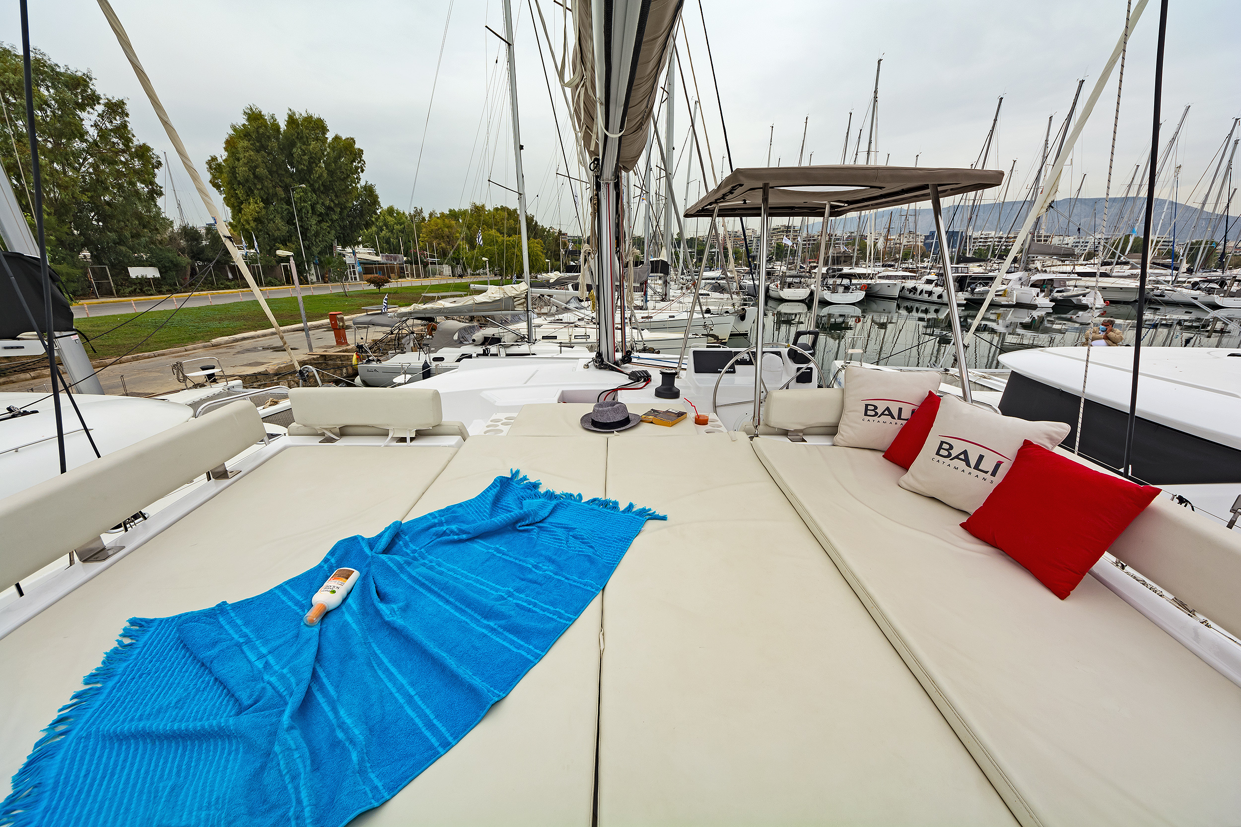 Photo #12 - Bali Catspace & GEN & WM (Waterlily) en Lefkada - 19248