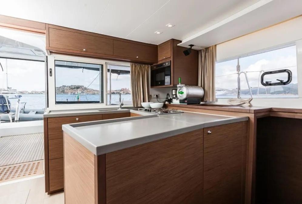 Photo #5 - Lagoon 450 Flybridge (SILICIA) in Kastela - 19345