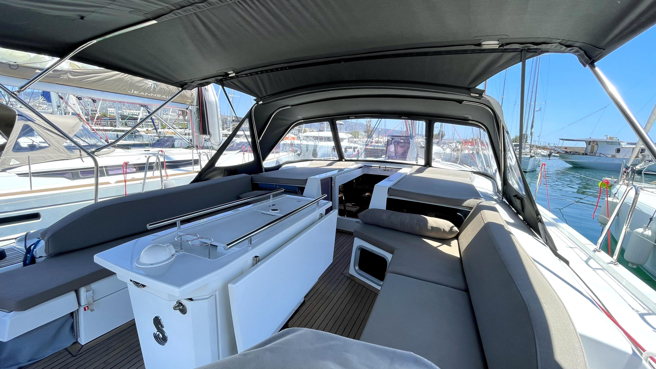 Photo #13 - Oceanis 51.1 (Black Swan ( - - 12 pax)) en Athènes - 16580