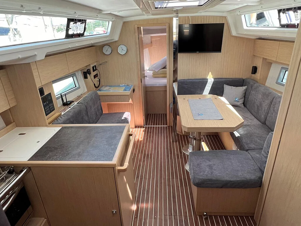 Bavaria C38 (Moya) Interior image - 1