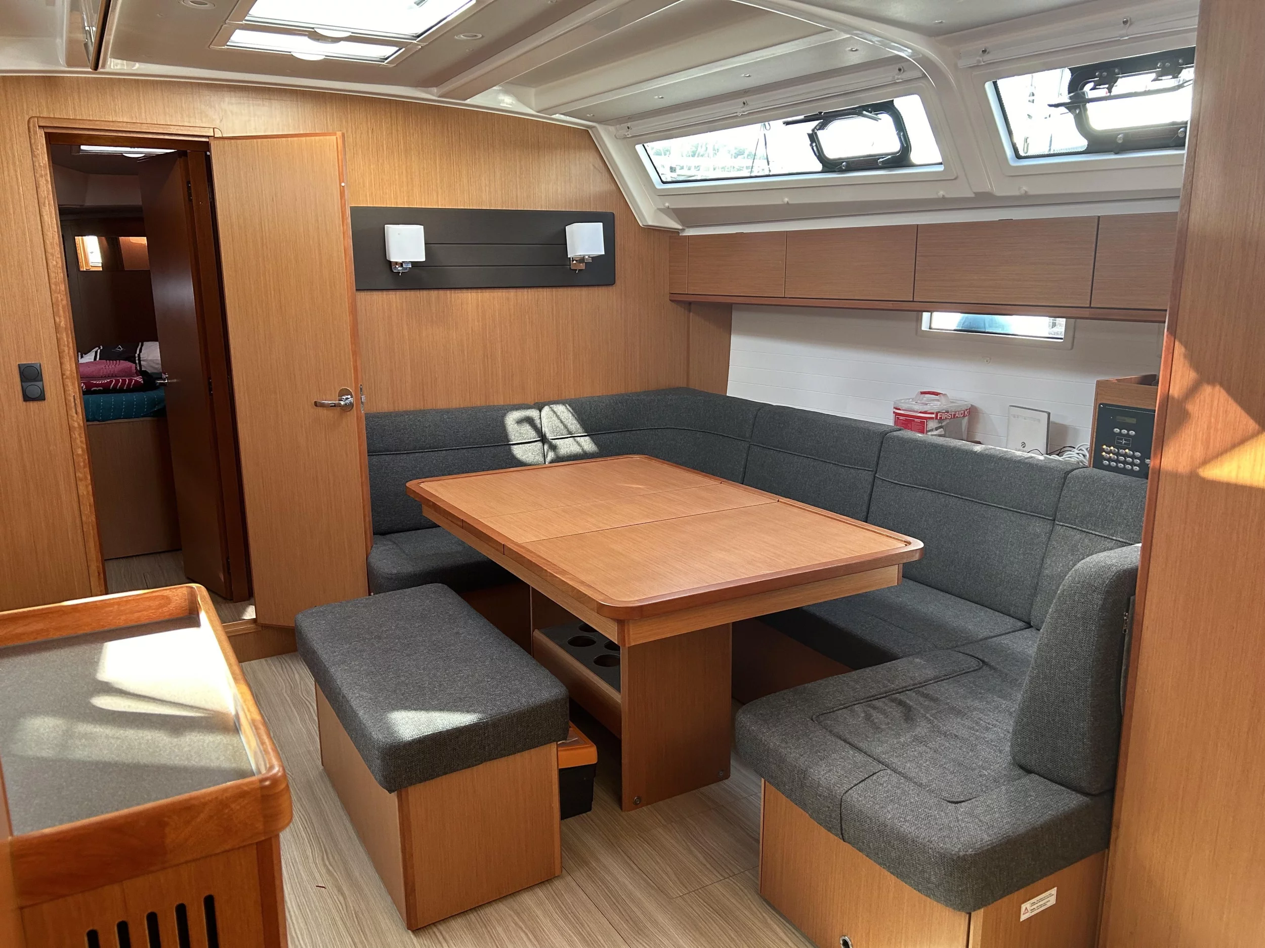 Bavaria 46 Cruiser (Suncity 5) Interior image - 1