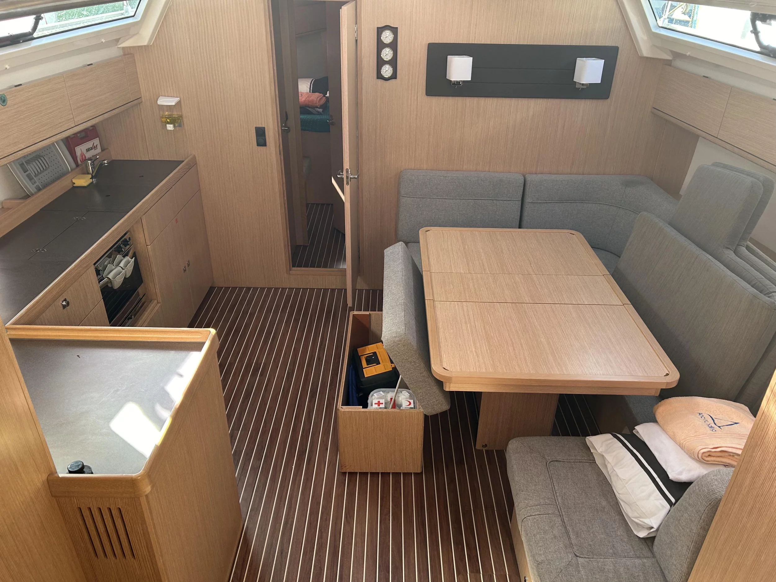 Bavaria 46 Cruiser (Suncity 6) Interior image - 2