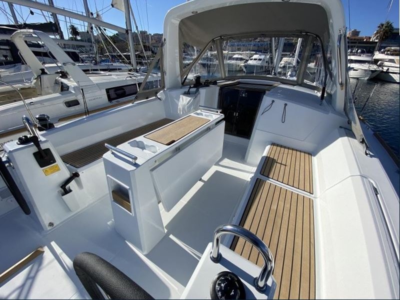 Photo #18 - Oceanis 38.1 (Maximus) in Port Grimaud Sam - 21369