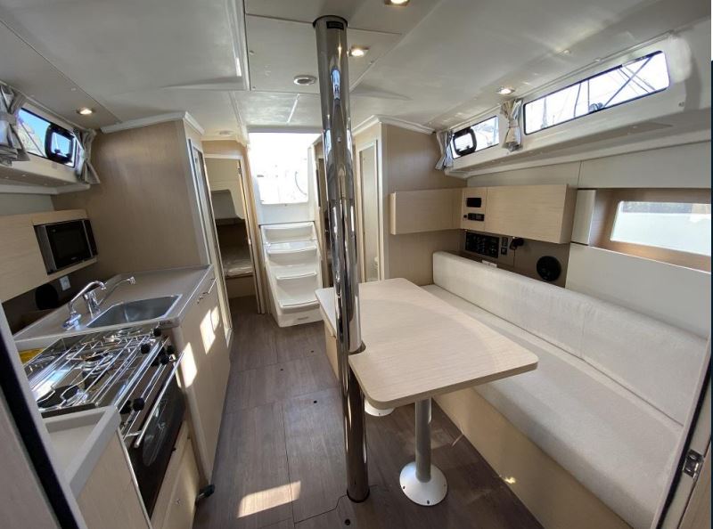 Photo #19 - Oceanis 38.1 (Maximus) in Port Grimaud Sam - 21369