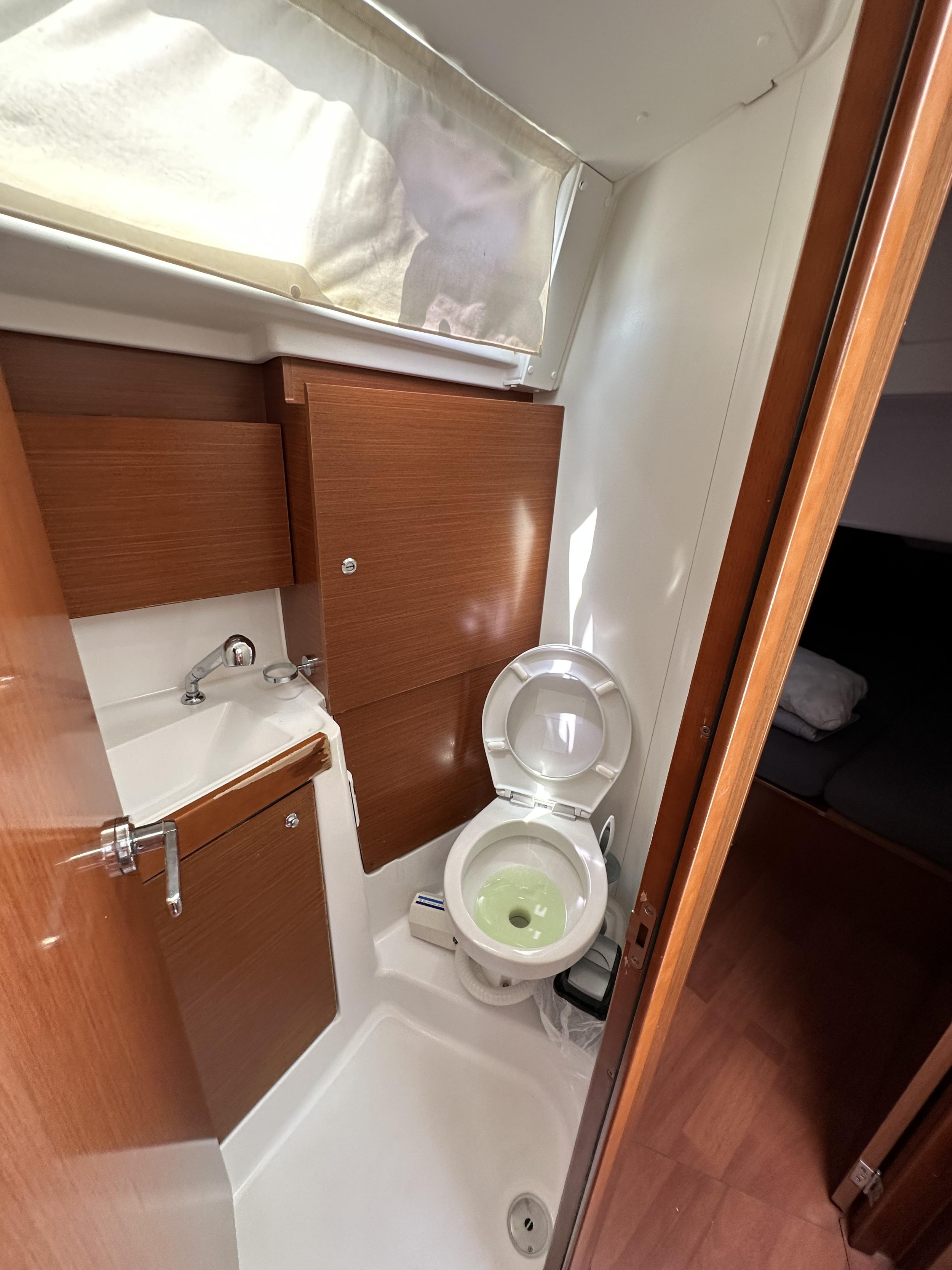 Photo #10 - Oceanis 38.1 (Oceanis38.1_2) in Paleros - 22981