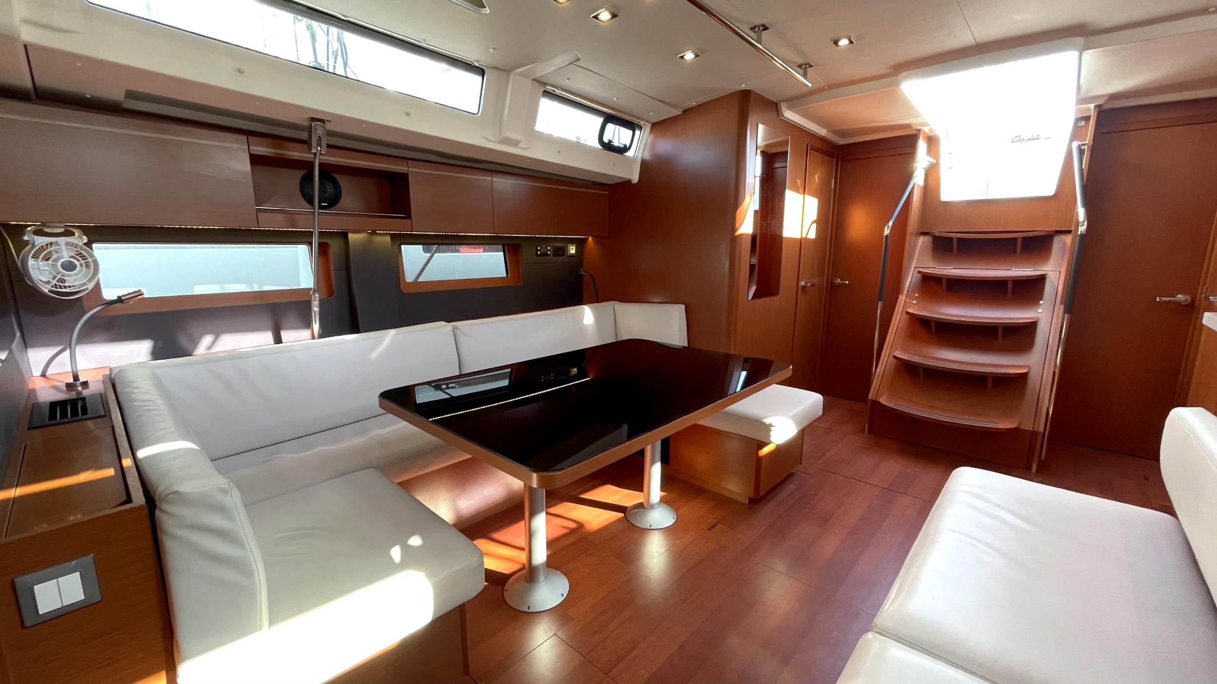 Photo #5 - Oceanis 51.1 (Black Swan ( - - 12 pax)) en Athènes - 16580