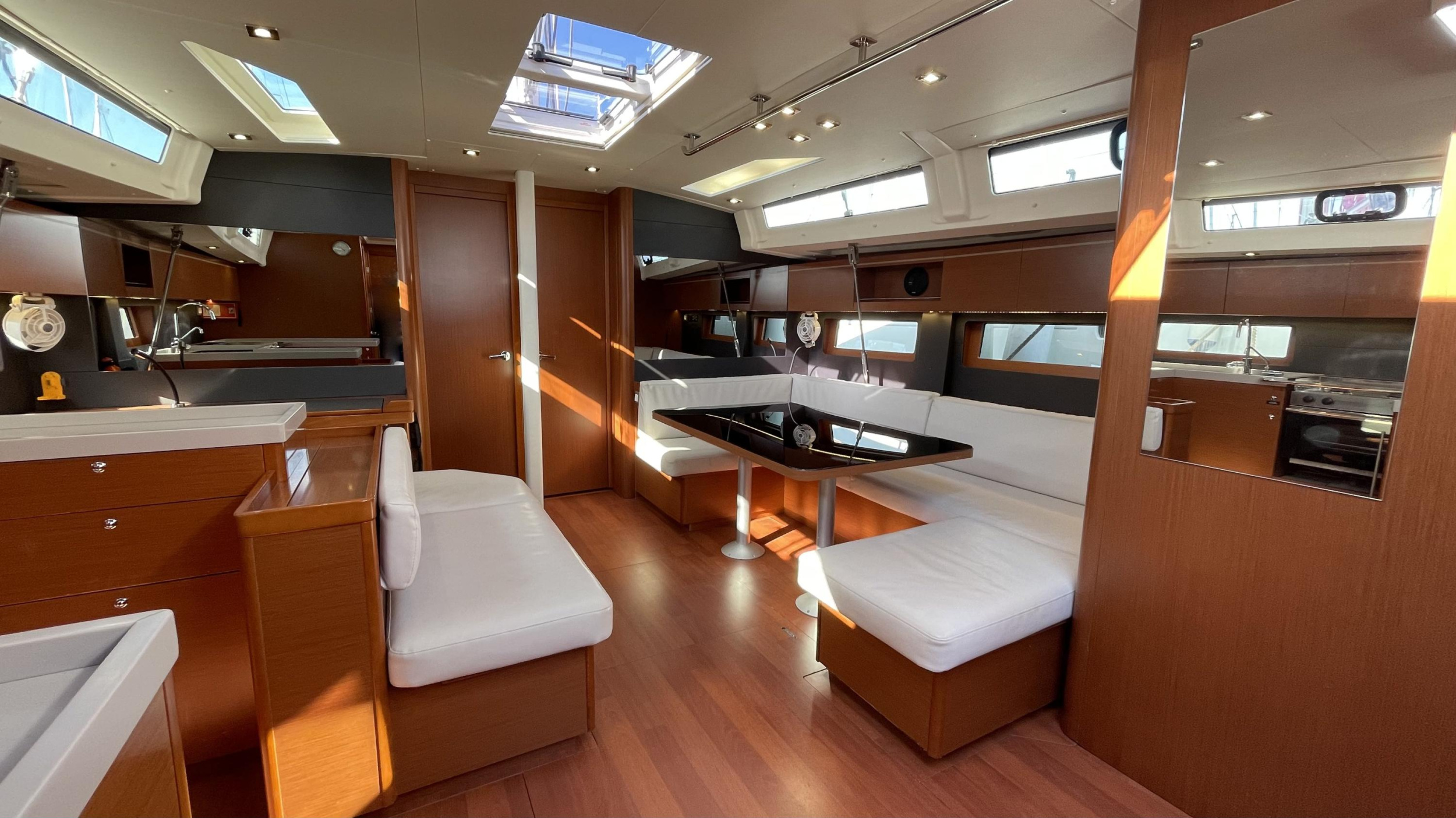 Photo #18 - Oceanis 51.1 (Black Swan ( - - 12 pax)) en Athènes - 16580