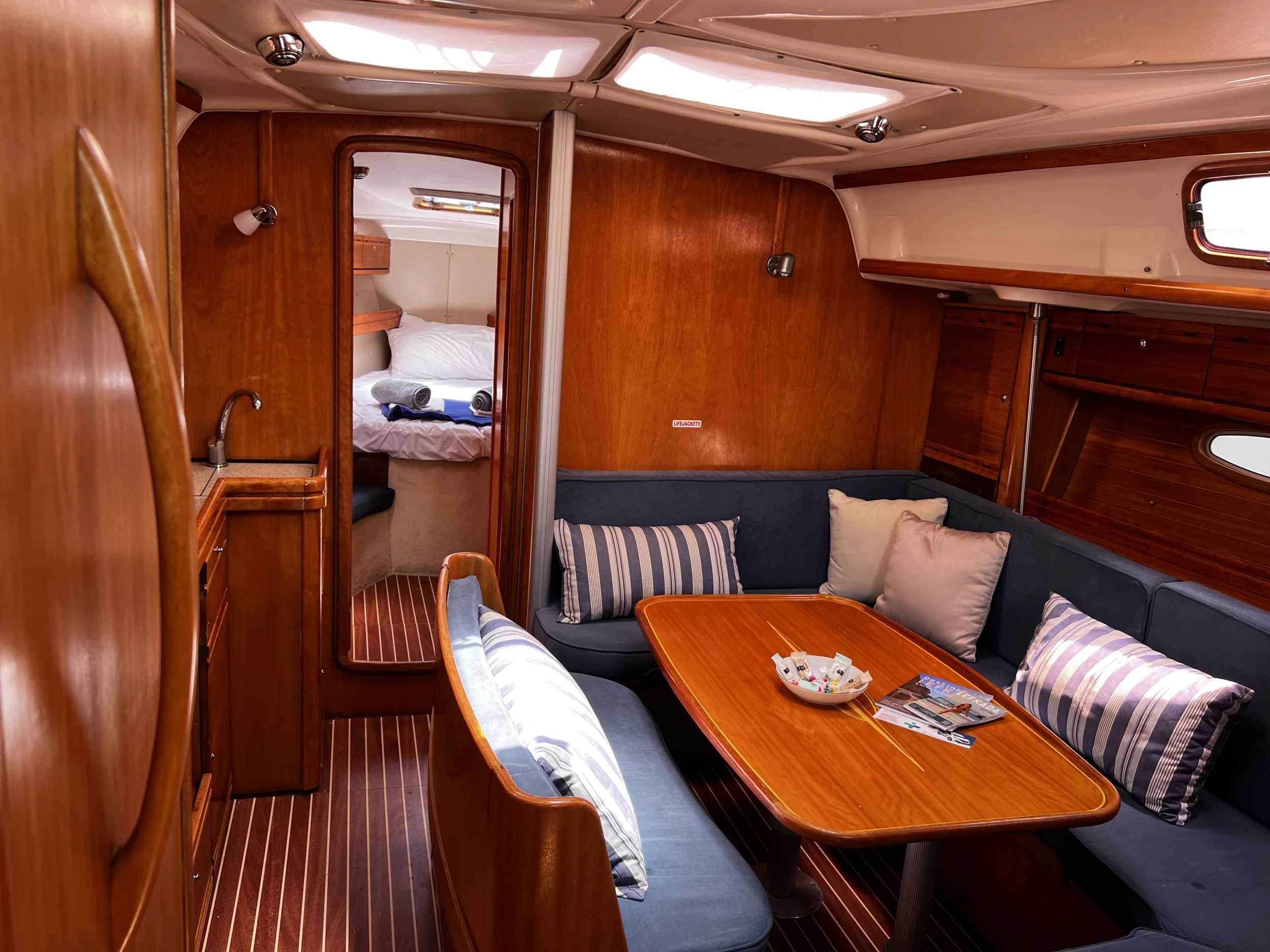 Bavaria Cruiser 39 (IONA)  - 1