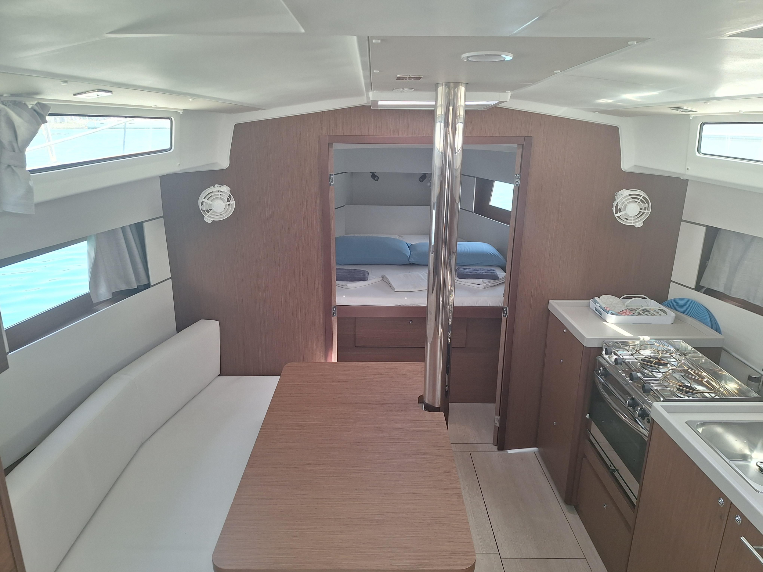 Photo #2 - Oceanis 38.1 (Pura Vida) in Portorosa - 21503