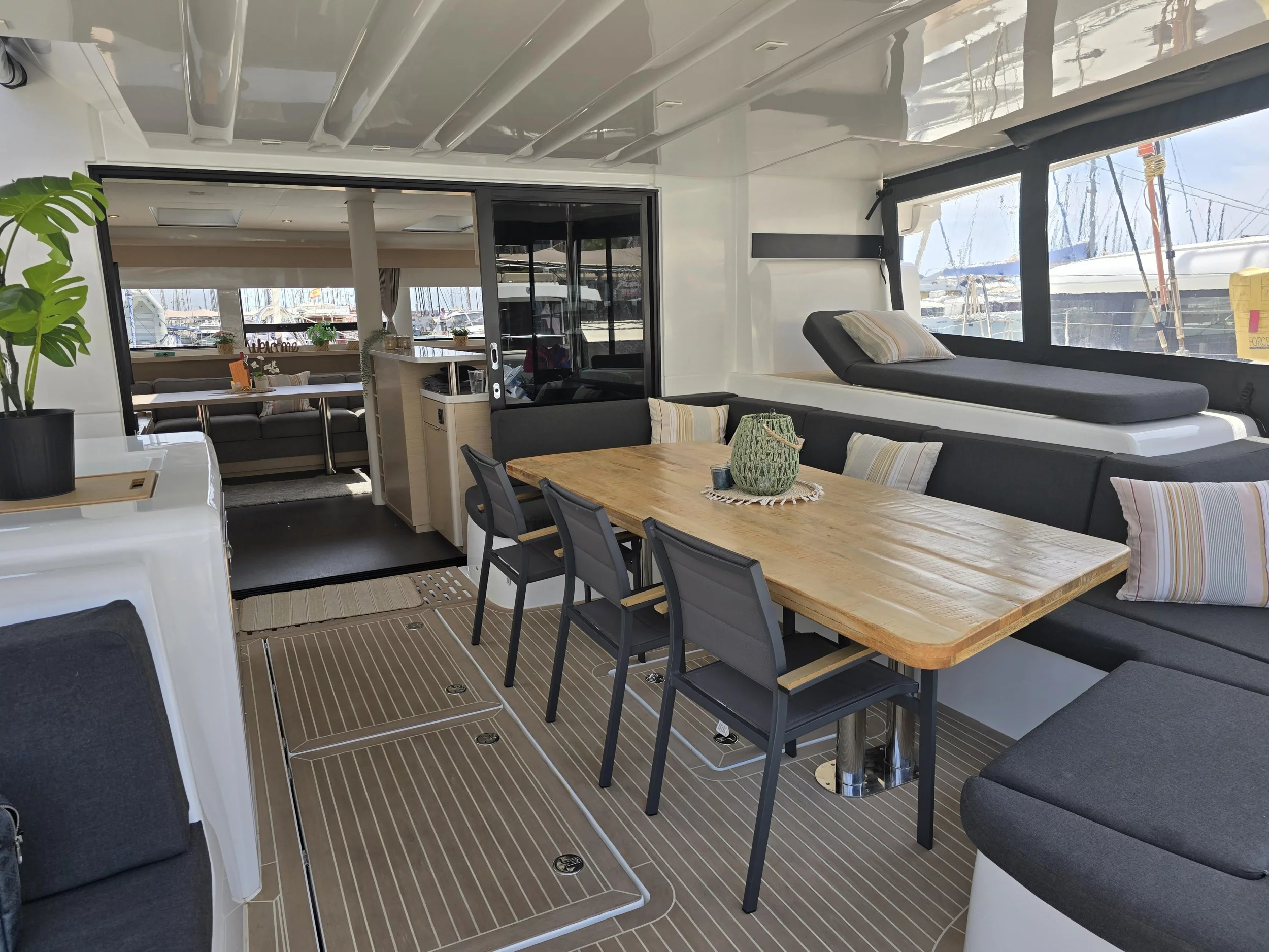 Lagoon 55 (Slow Down) Interior image - 2