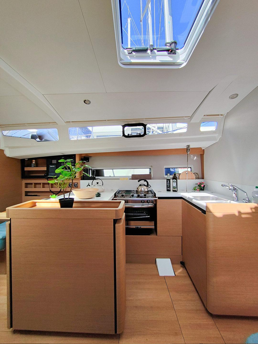 Photo #9 - Sun Odyssey 440 (Ti Punch) in Port Grimaud Sam - 19447
