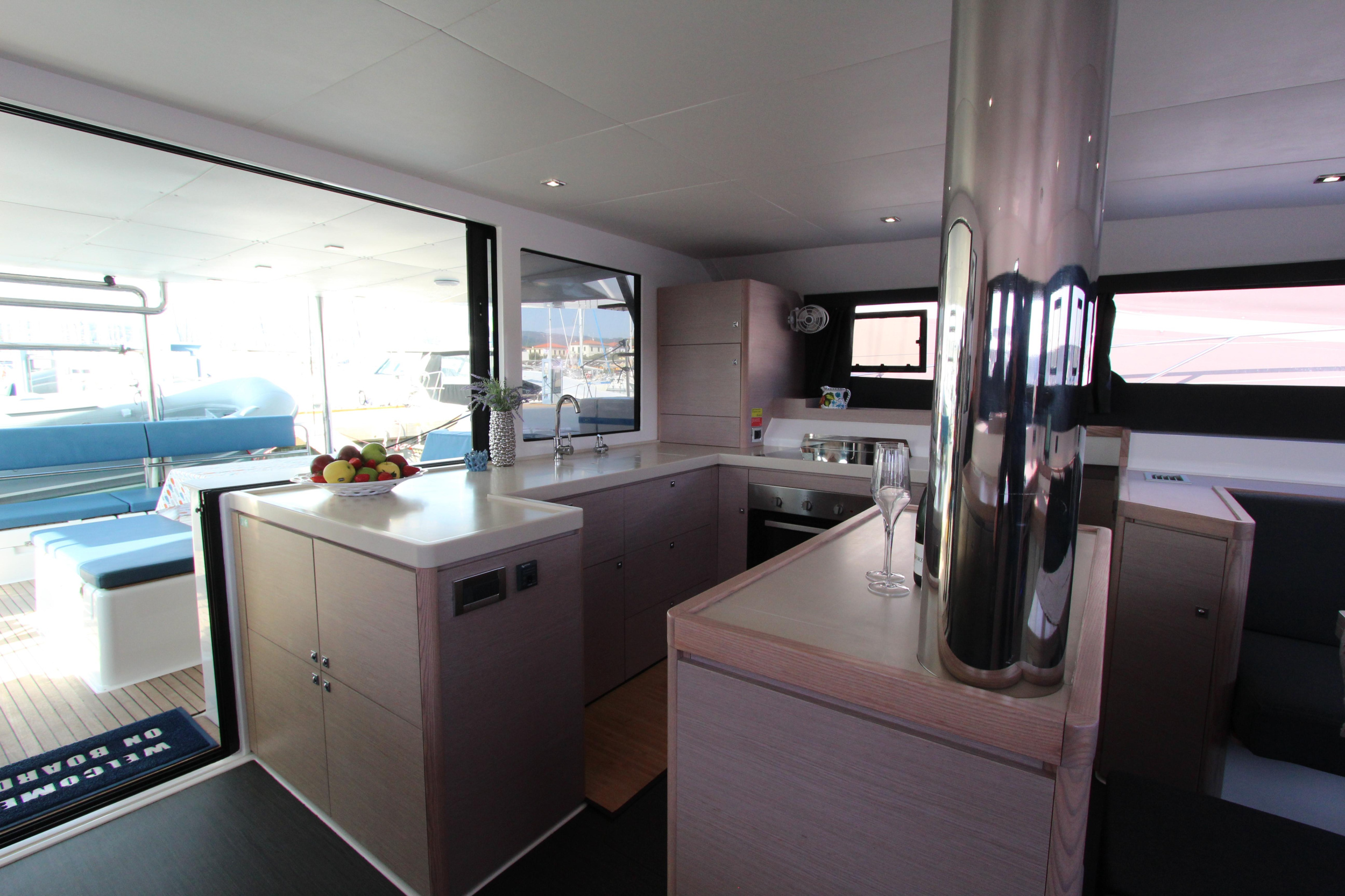 Photo #18 - Dufour Catamaran 48 5c+5h (Lublu) en Nea Moudania - 14538