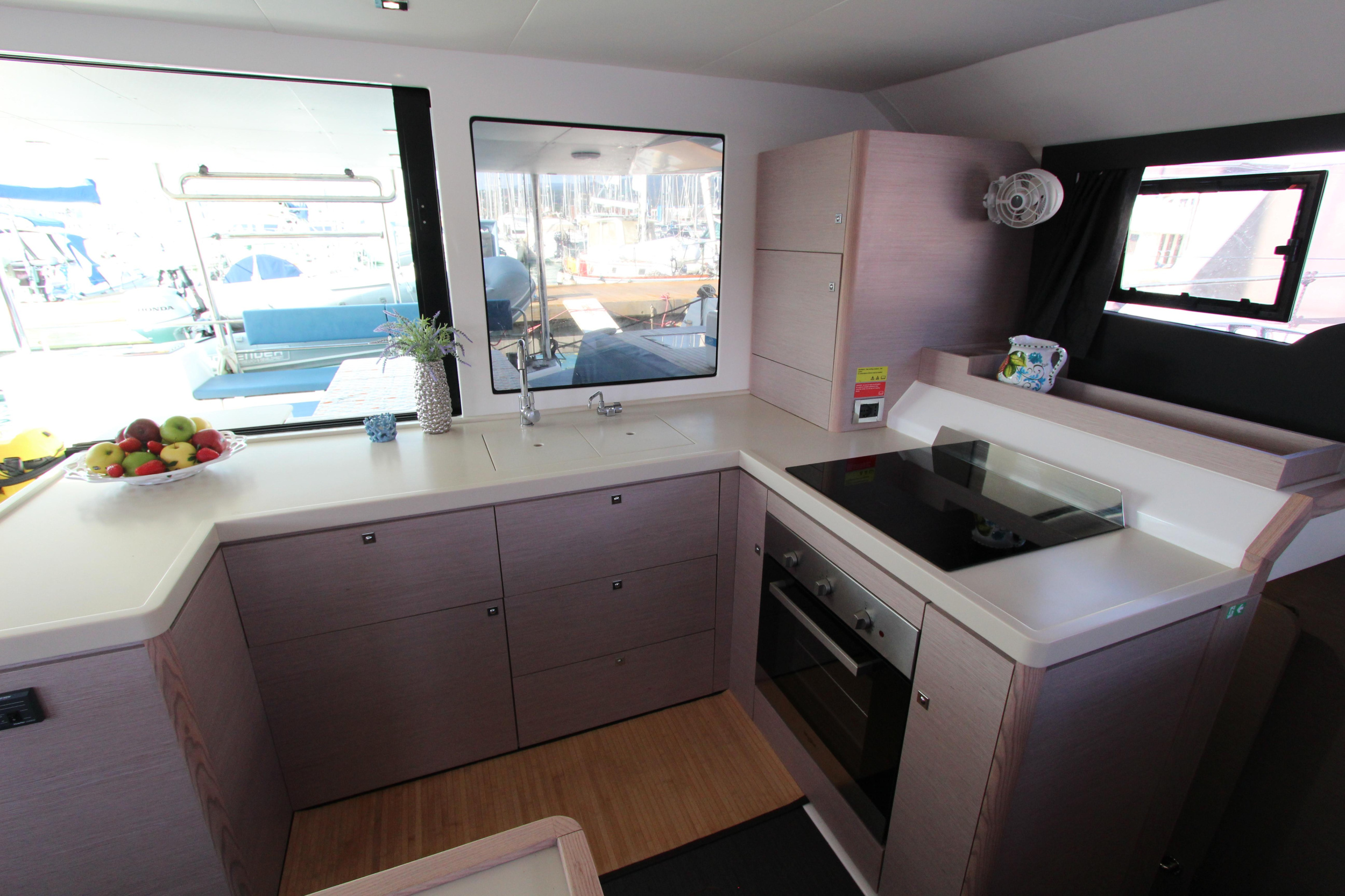 Photo #35 - Dufour Catamaran 48 5c+5h (Lublu) en Nea Moudania - 14538