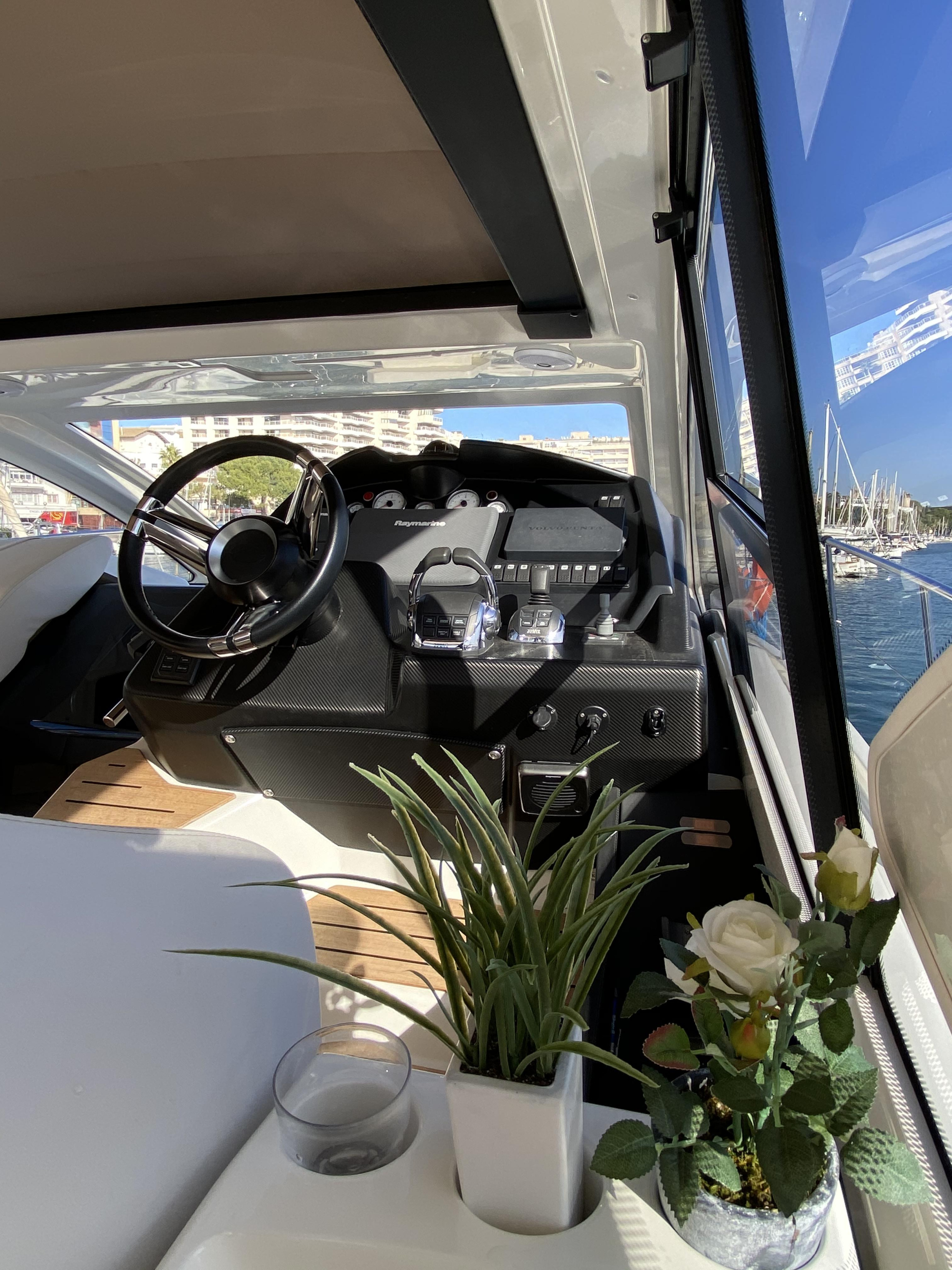 Photo #12 - Cranchi M44 HT (Medusa) in Palma - 18098