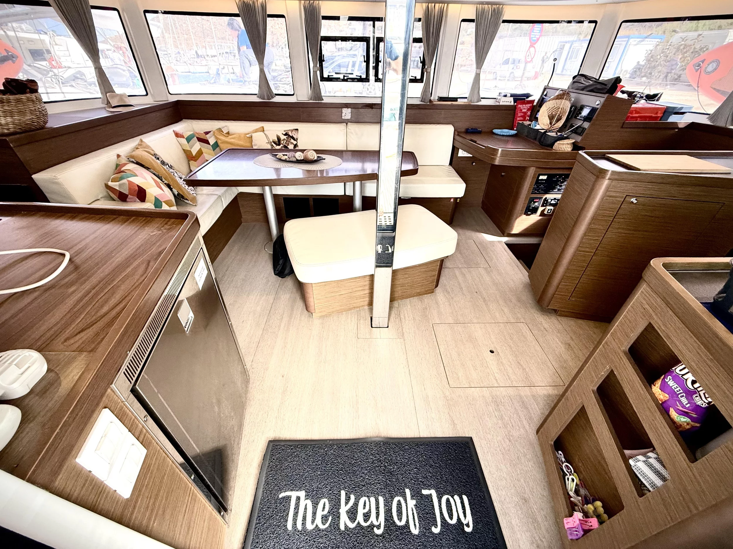 Lagoon 42 (The Key of Joy)  - 15