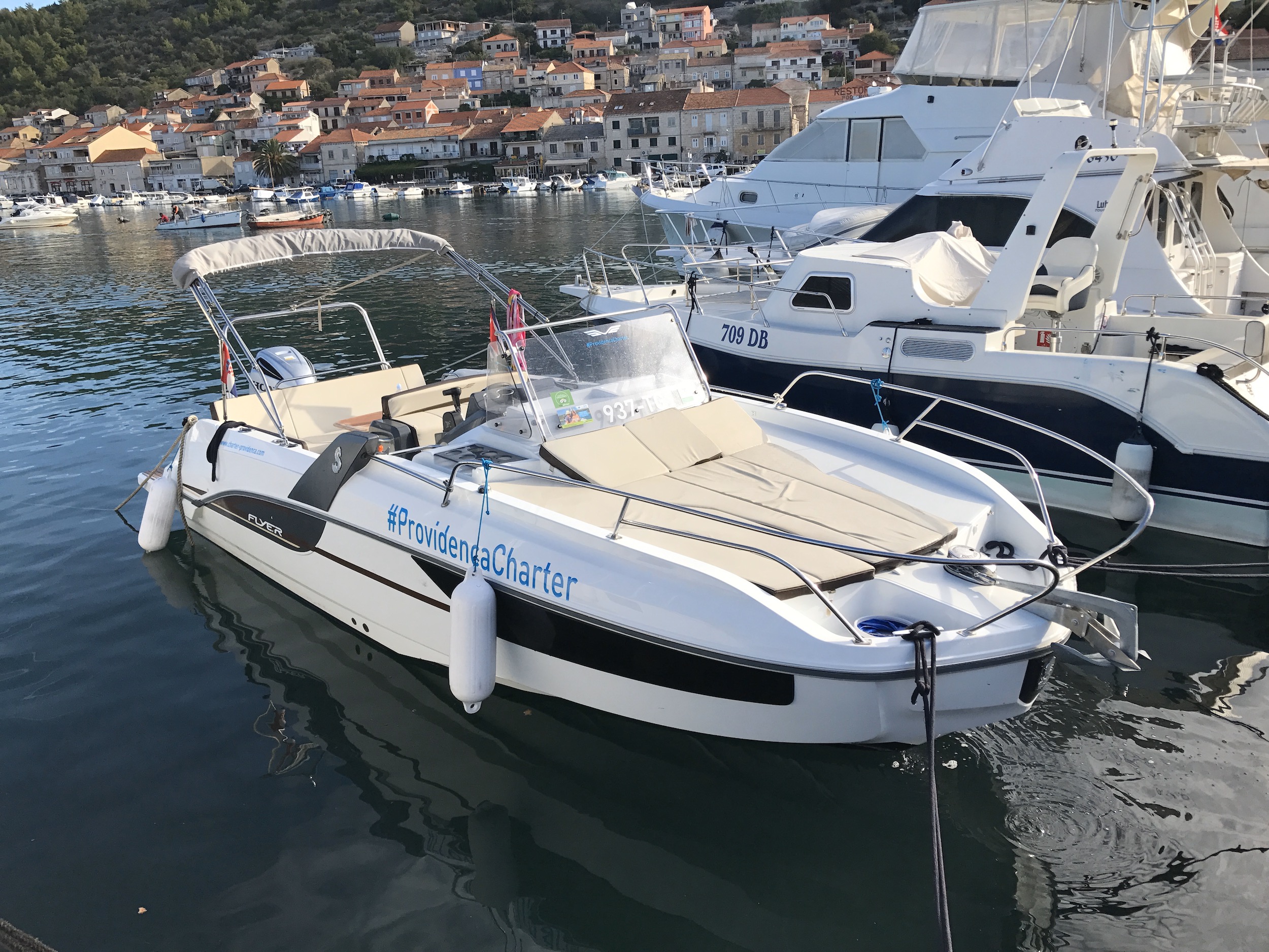 Photo #6 - Beneteau Flyer 7.7 (SUNdeck) in Trogir - 10179