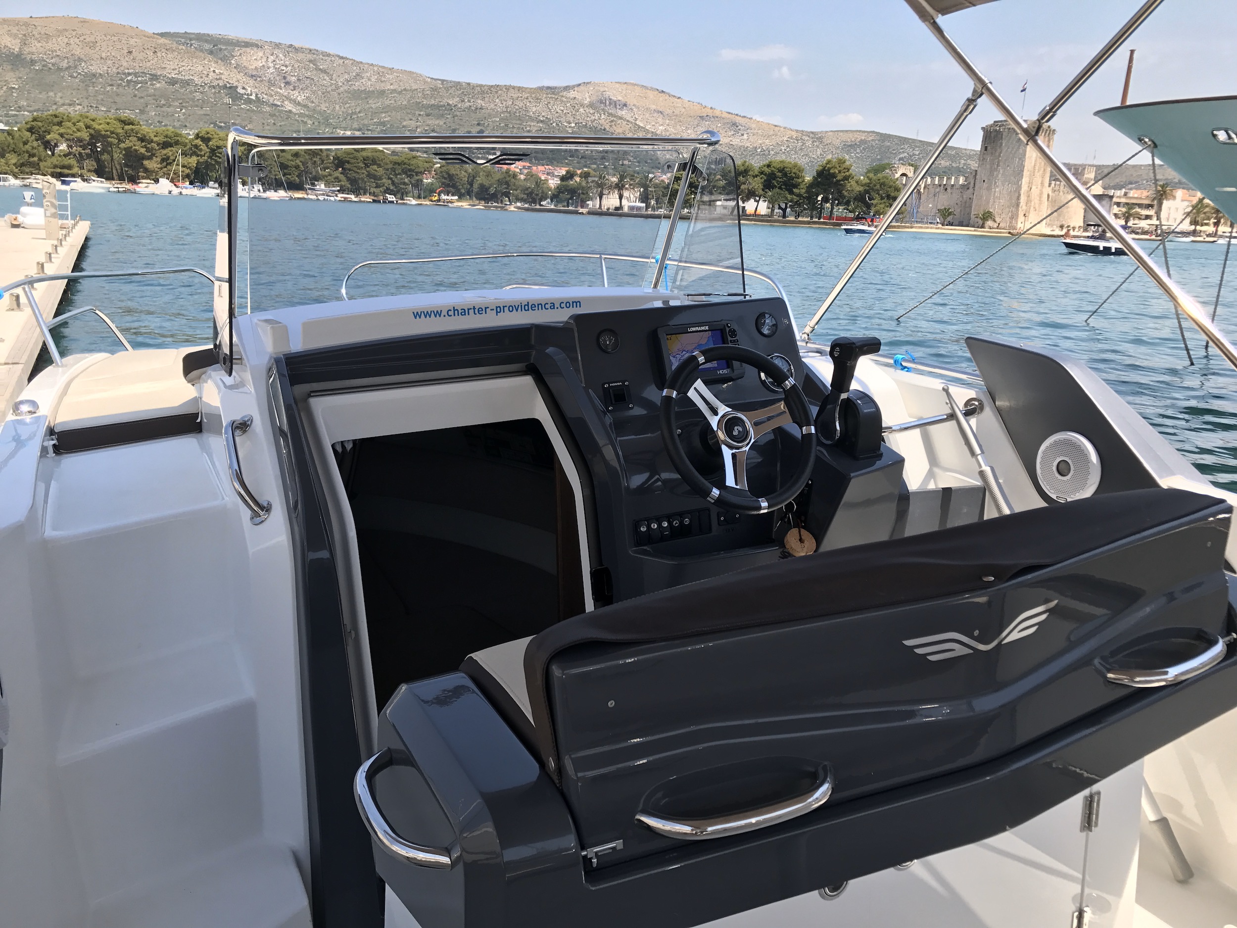 Photo #4 - Beneteau Flyer 7.7 (SUNdeck) in Trogir - 10179