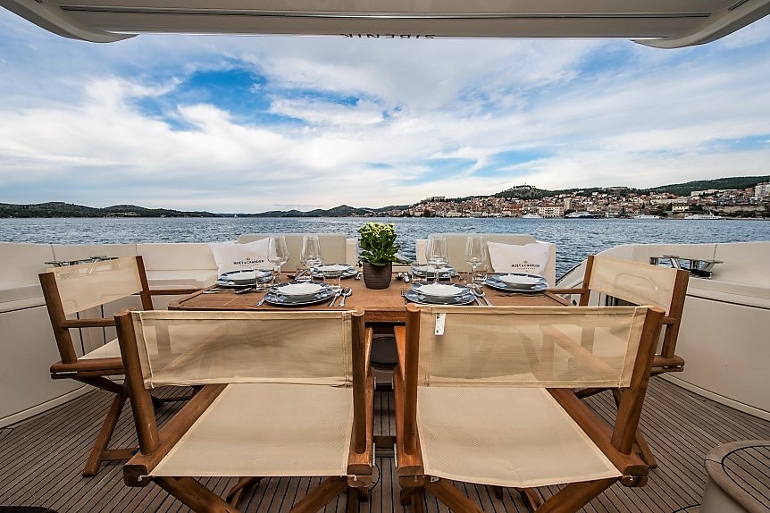 Photo #20 - Azimut 47 Fly (Skyfall MY) en Sibenik - 25769