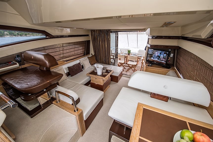 Photo #24 - Azimut 47 Fly (Skyfall MY) en Sibenik - 25769