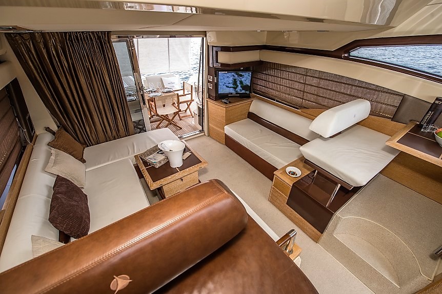 Photo #10 - Azimut 47 Fly (Skyfall MY) en Sibenik - 25769
