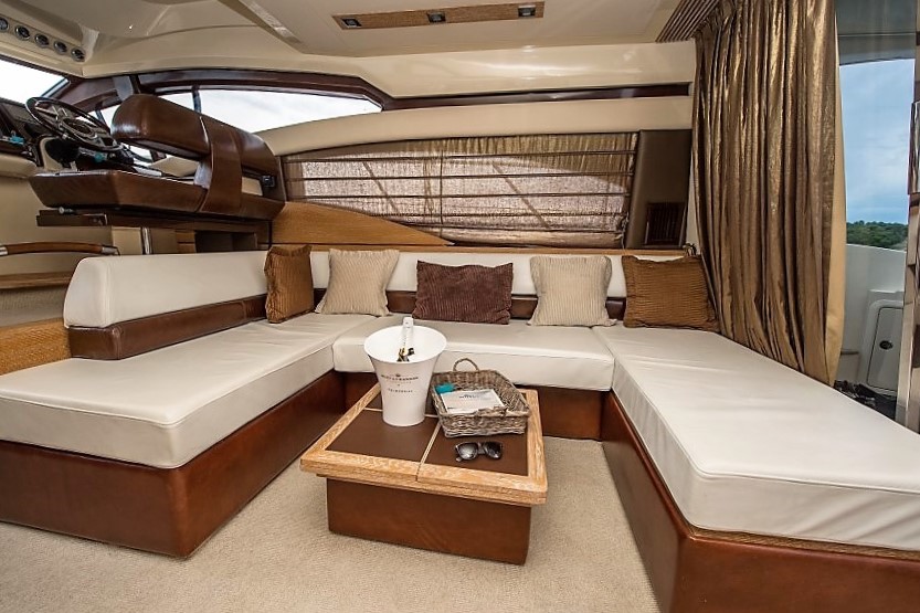 Photo #5 - Azimut 47 Fly (Skyfall MY) en Sibenik - 25769