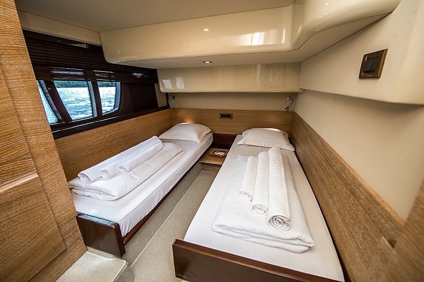 Photo #18 - Azimut 47 Fly (Skyfall MY) en Sibenik - 25769