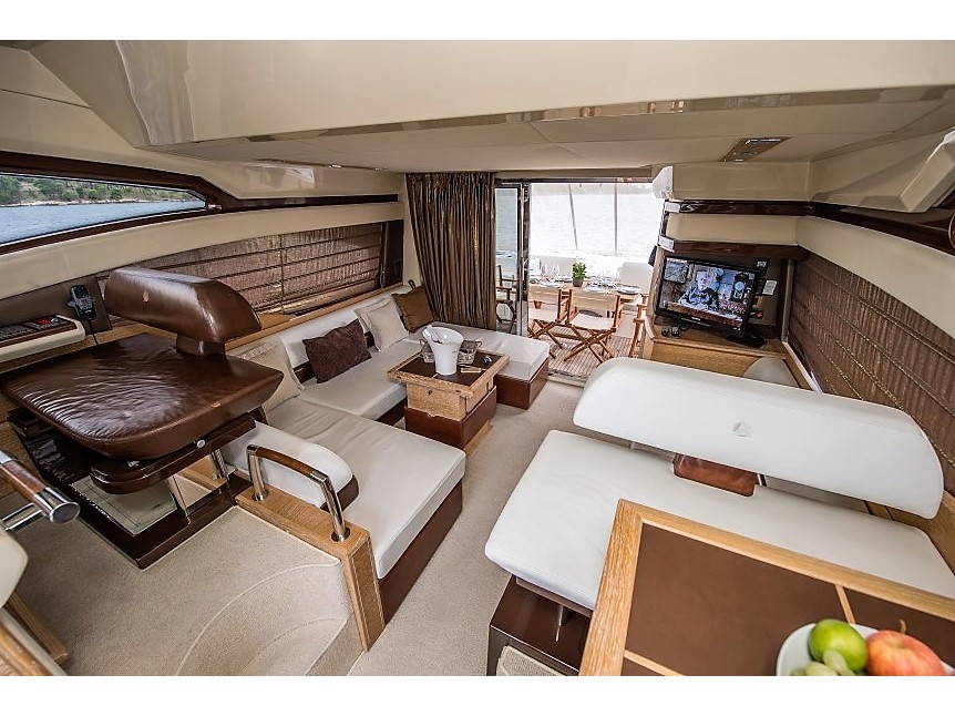 Photo #27 - Azimut 47 Fly (Skyfall MY) en Sibenik - 25769