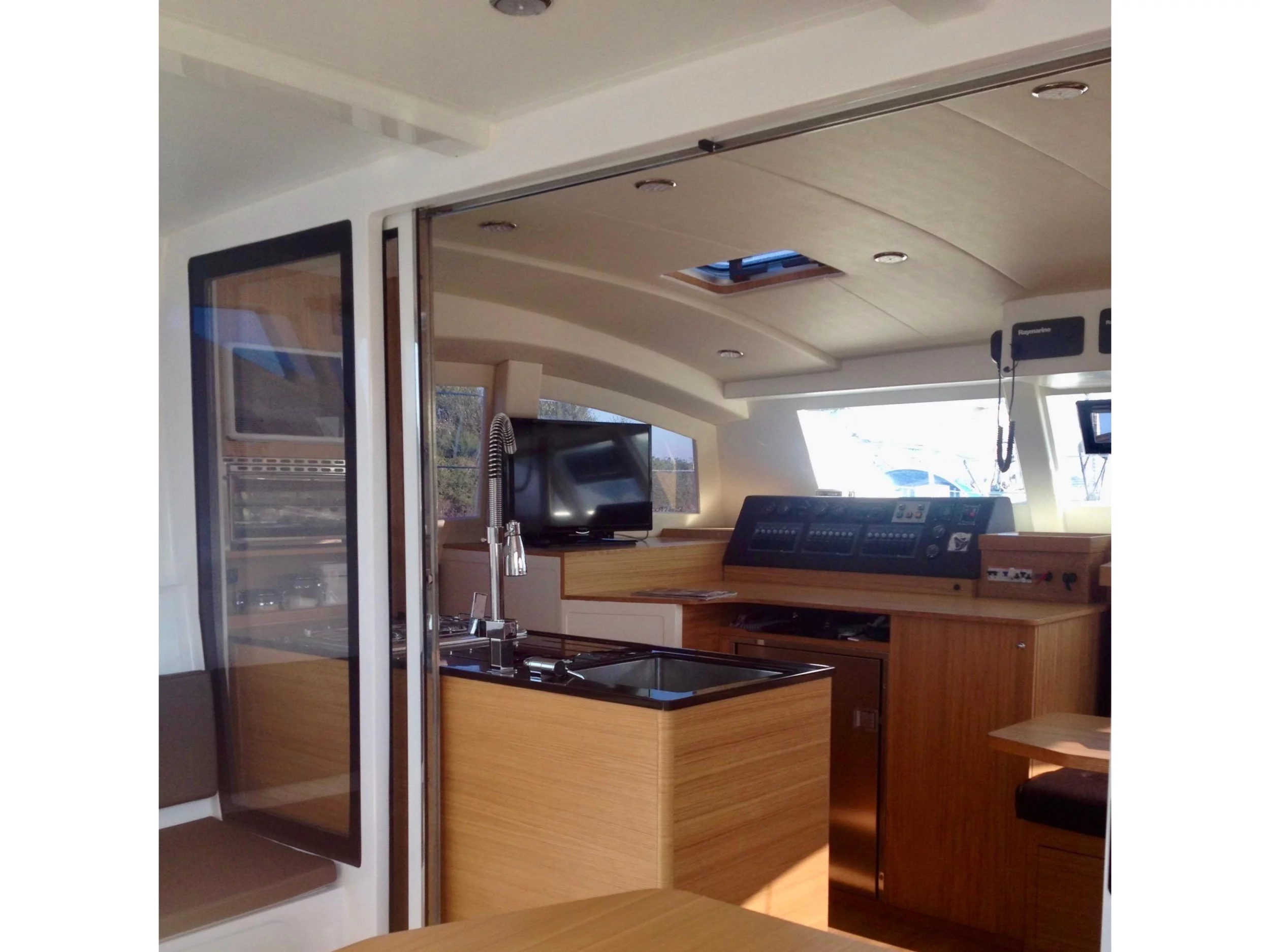 C-CAT 37 (Amuni') Interior image - 5