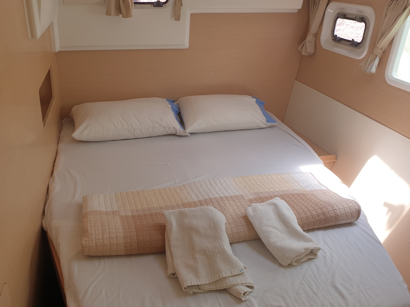 Photo #5 - Lagoon 400 (Tramontana) in Nea Peramos - 15501