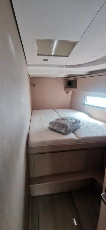 Oceanis 51.1 (LIVING IN SEA (generator, air condition, teak cockpit, pearl grey hull, 1 SUP free of charge))  - 2