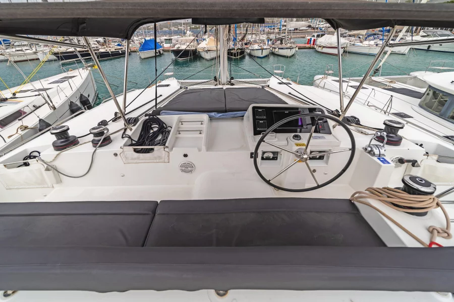 Lagoon 450 Fly A/C & GEN (AMARE I (ONLY SKIPPERED))  - 23