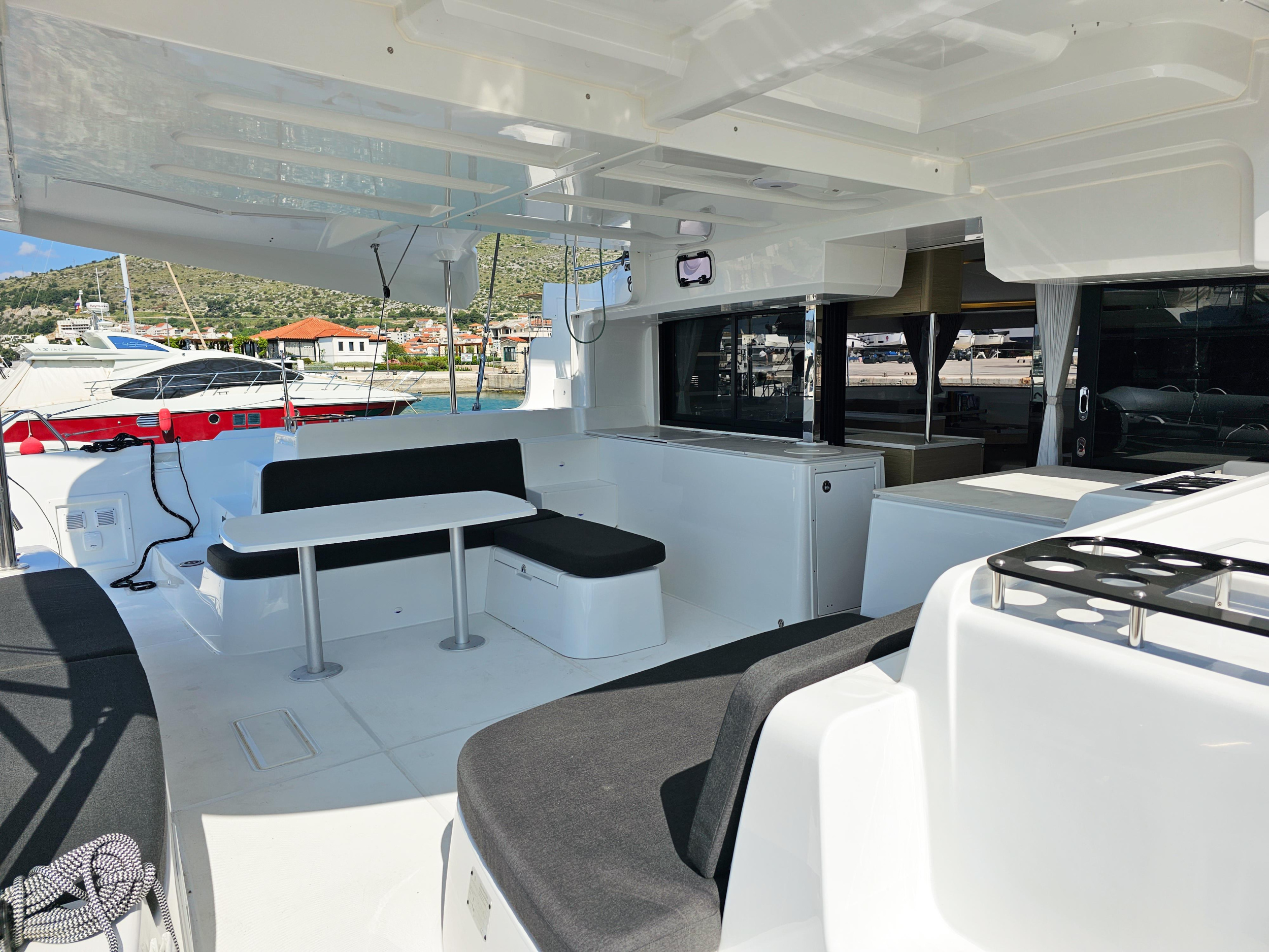 Photo #8 - Lagoon 46 Fly (Galeb) in Trogir - 18636