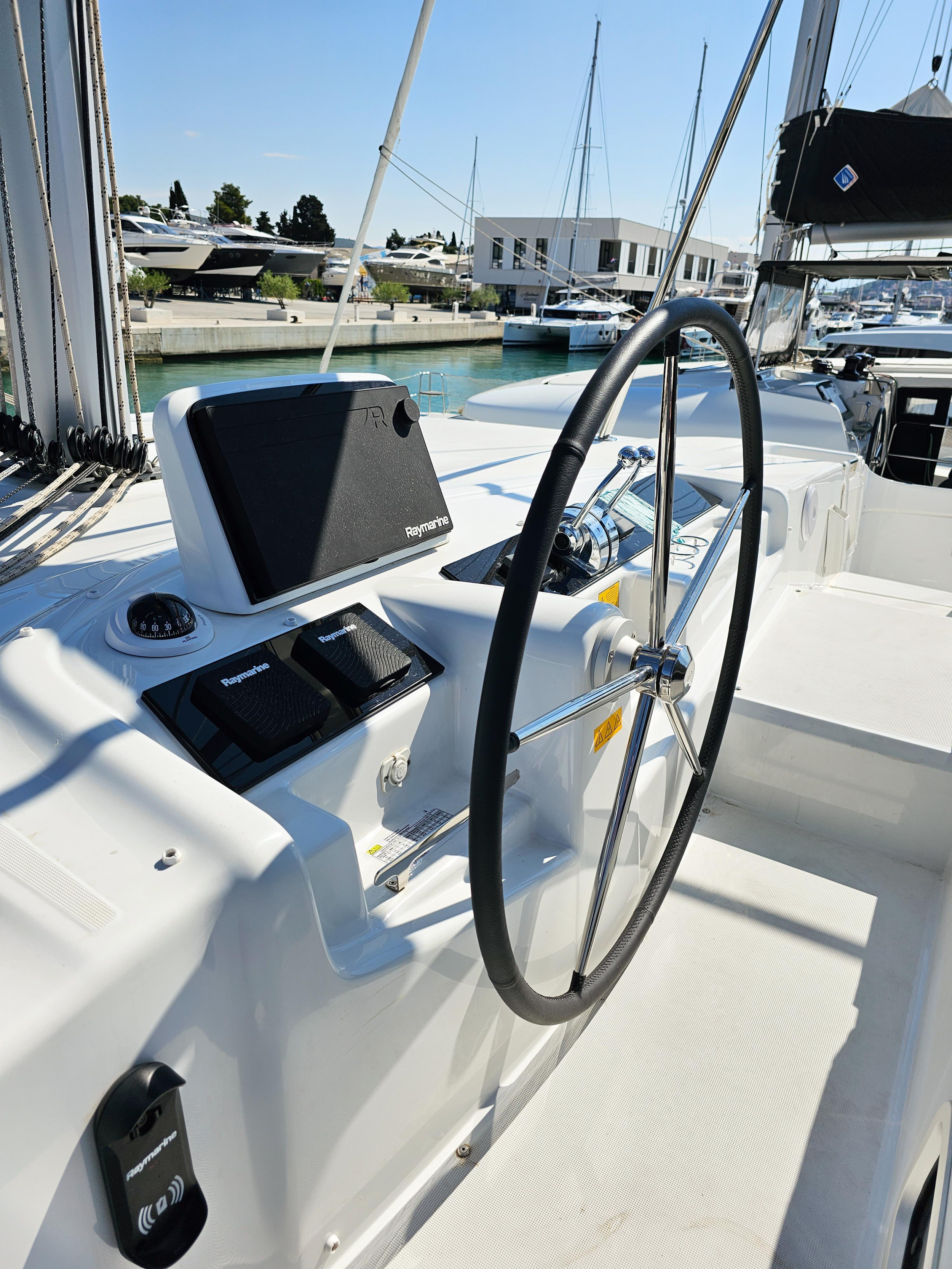 Photo #9 - Lagoon 46 Fly (Galeb) in Trogir - 18636