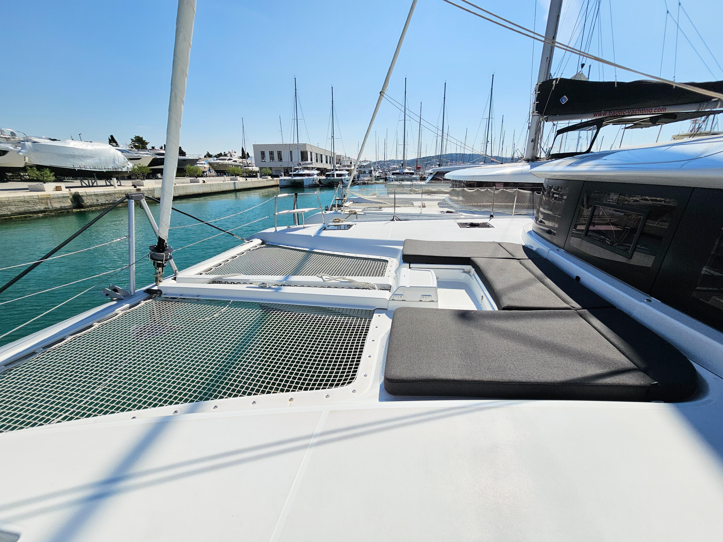 Photo #10 - Lagoon 46 Fly (Galeb) in Trogir - 18636