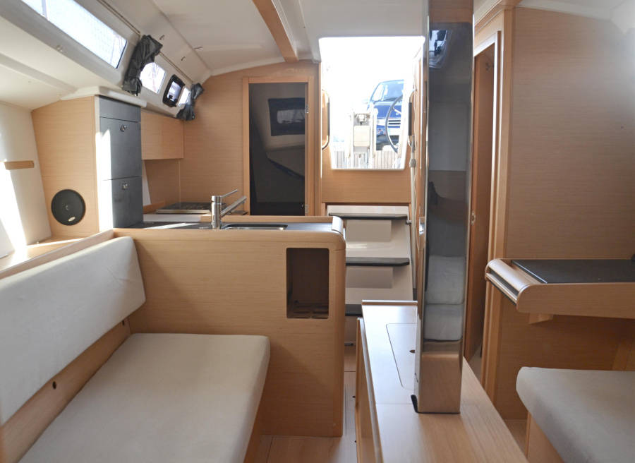 Photo #8 - Sun Odyssey 349 (My Cloud) in Roma - 17830