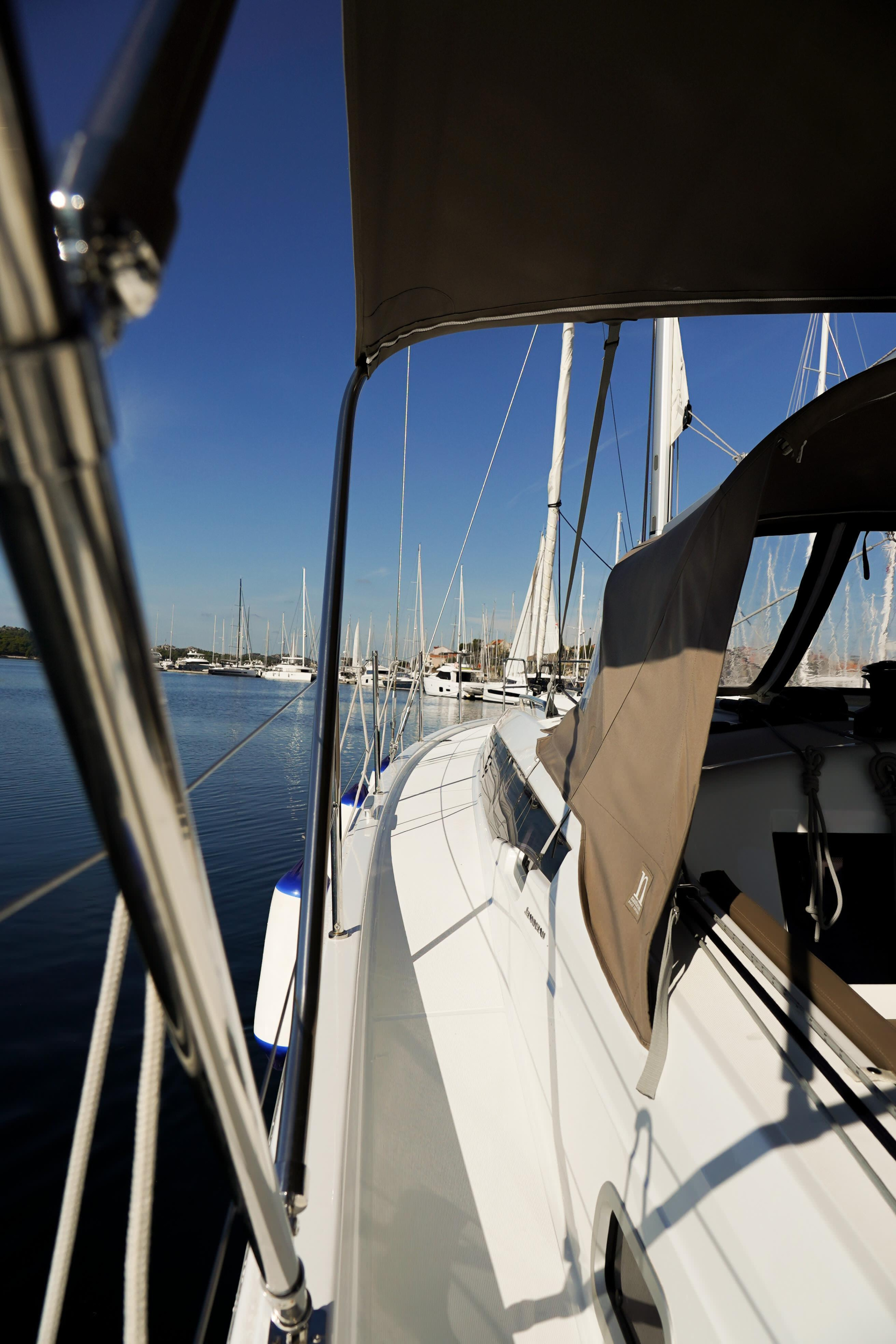 Photo #12 - Sun Odyssey 410 (EVELYNE) in Pirovac - 20037