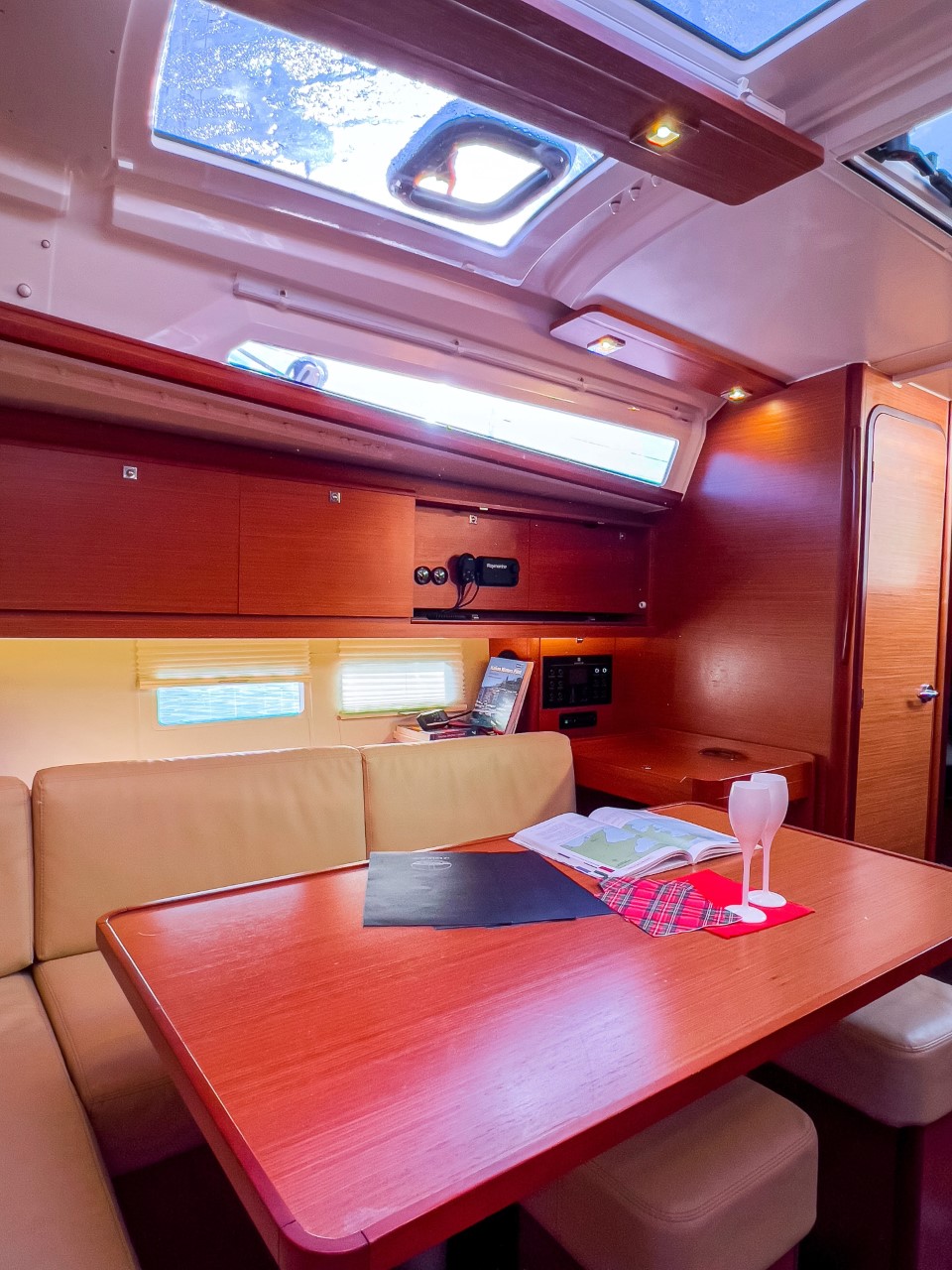 Photo #9 - Dufour 390 GL (Cuir Noir) in La Spezia - 10742
