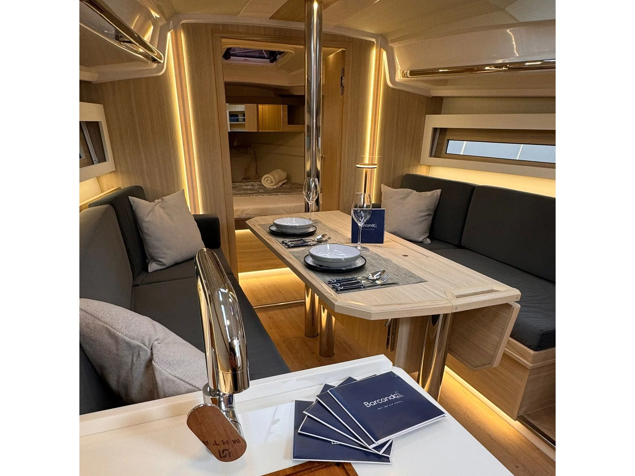 Maxus 35 (ALAS) Interior image - 18