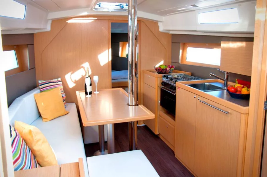 Oceanis 35 (Black Opium)  - 6