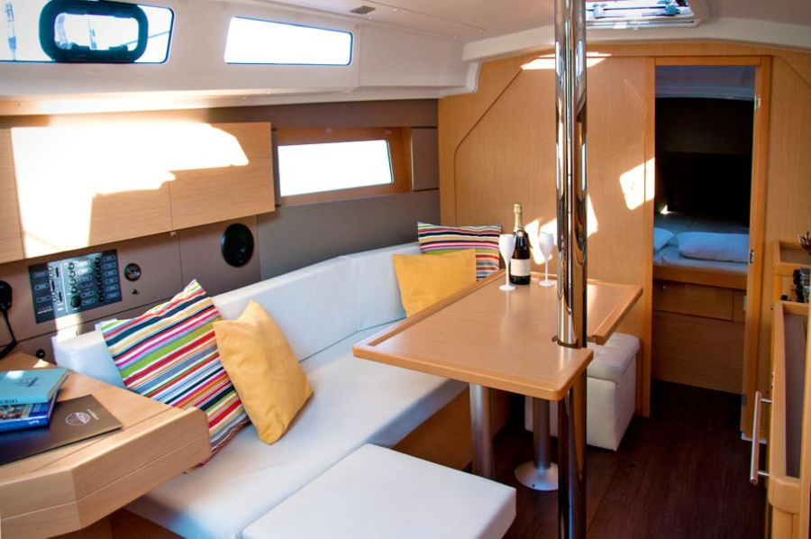 Photo #9 - Oceanis 35 (Black Opium) en La Spezia - 3788