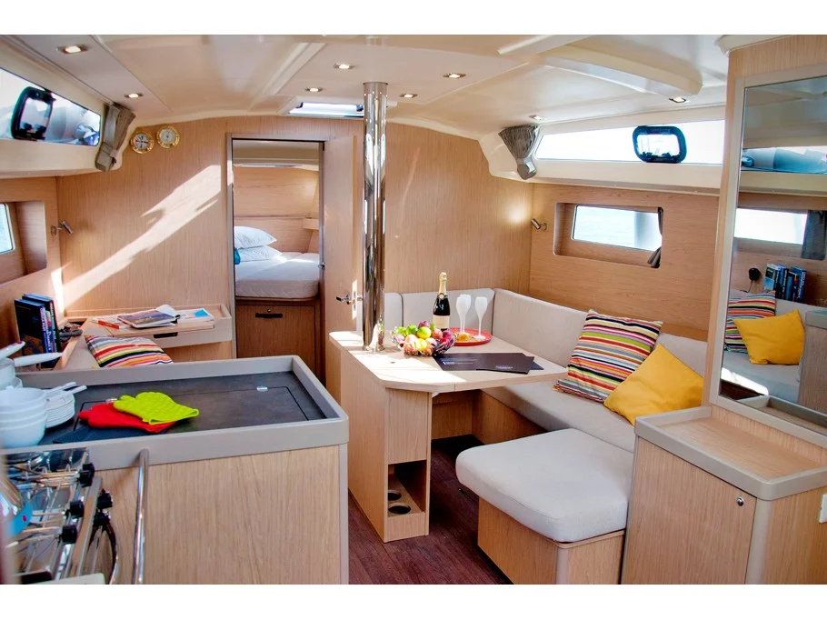 Oceanis 41.1 (Cicala Sapiente) Interior image - 8