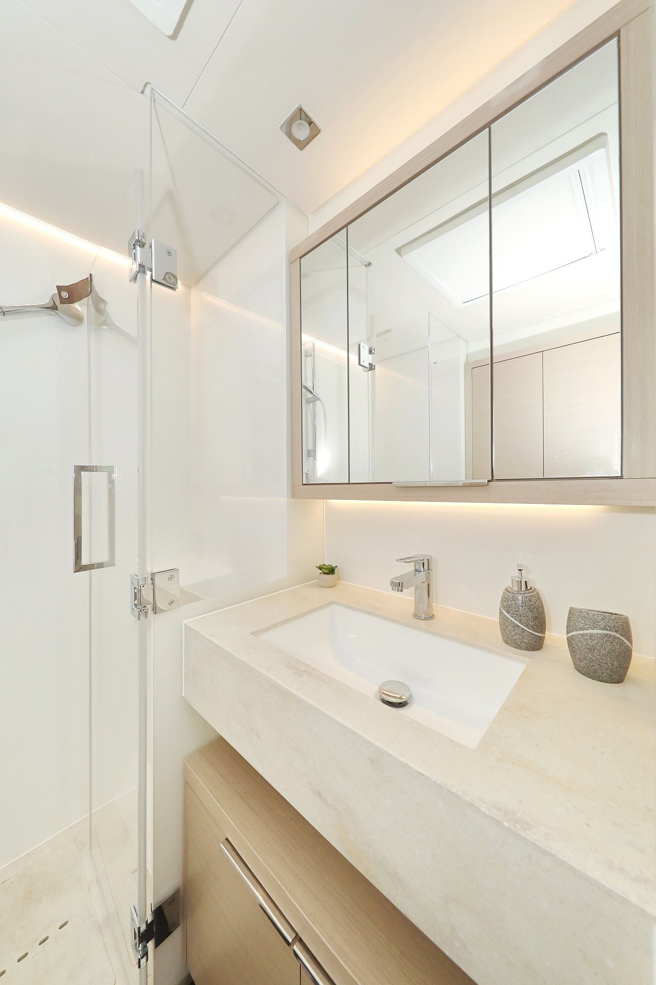 Photo #229 - Lagoon 55 - Elegance line (NOMAD) en Split - 10900