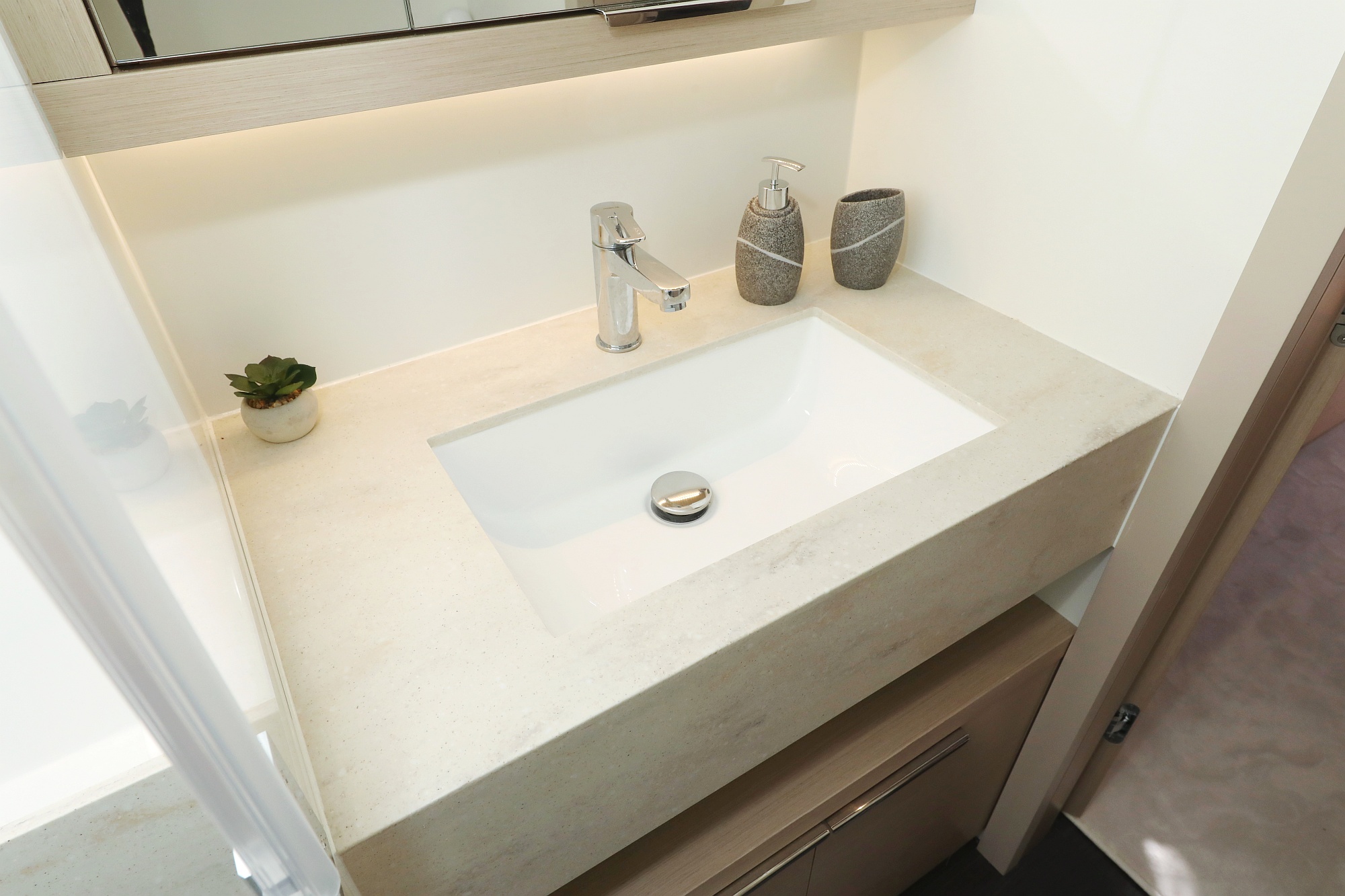 Photo #76 - Lagoon 55 - Elegance line (NOMAD) en Split - 10900