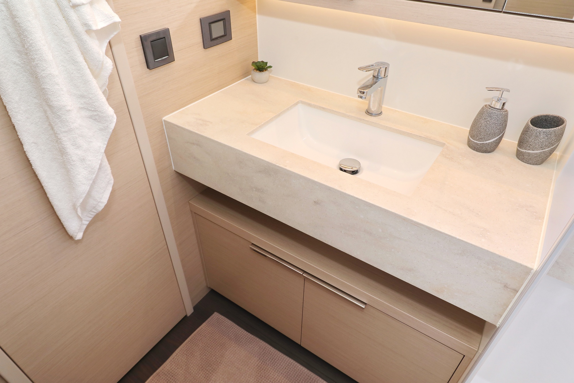 Photo #278 - Lagoon 55 - Elegance line (NOMAD) en Split - 10900